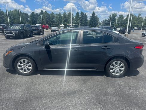 Used 2024 Toyota Corolla LE FWD image 2
