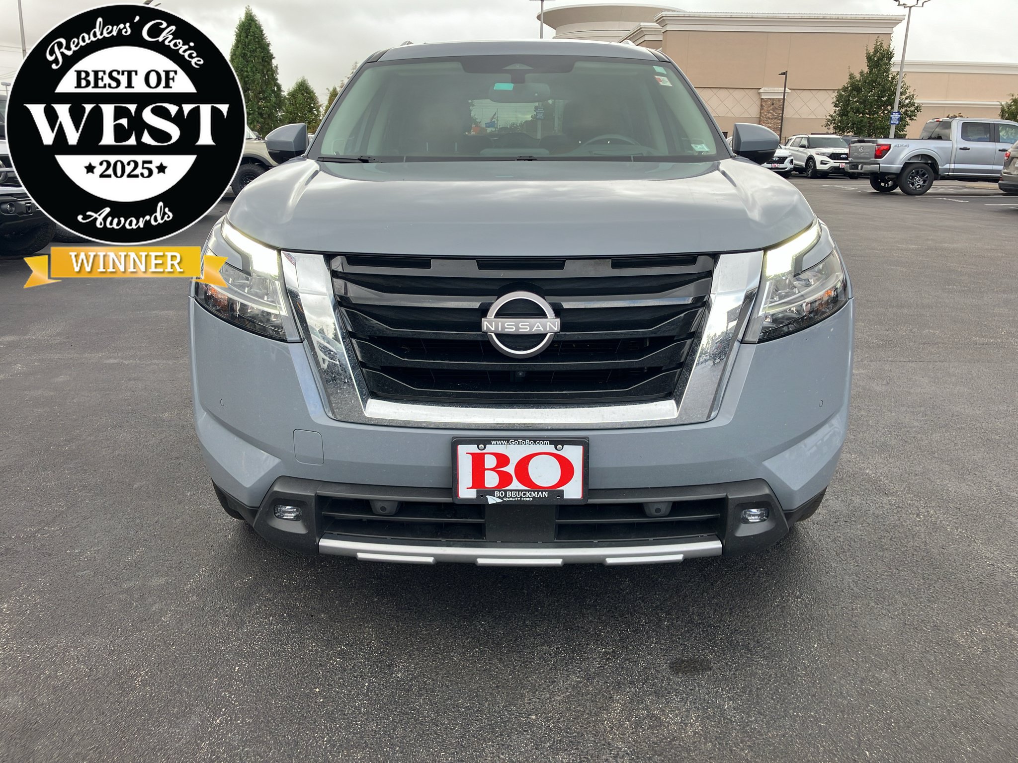 Used 2022 Nissan Pathfinder Platinum w/ Cargo Package AWD/4WD image 1