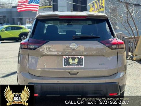 Used 2025 Nissan Rogue SV image 5