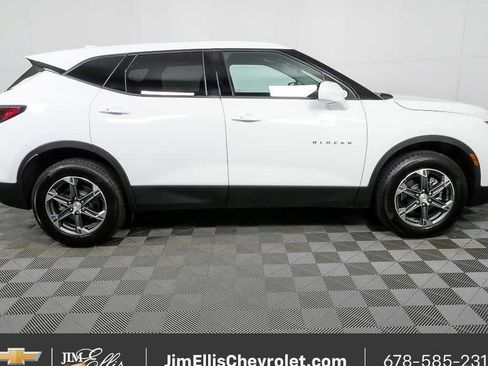 Certified 2025 Chevrolet Blazer LT FWD image 2