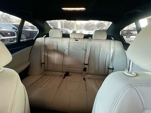 Used 2023 BMW 530e xDrive w/ Premium Package image 25