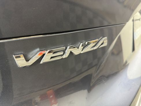 Used 2021 Toyota Venza Limited image 11