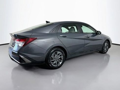 Used 2024 Hyundai Elantra SEL FWD image 7
