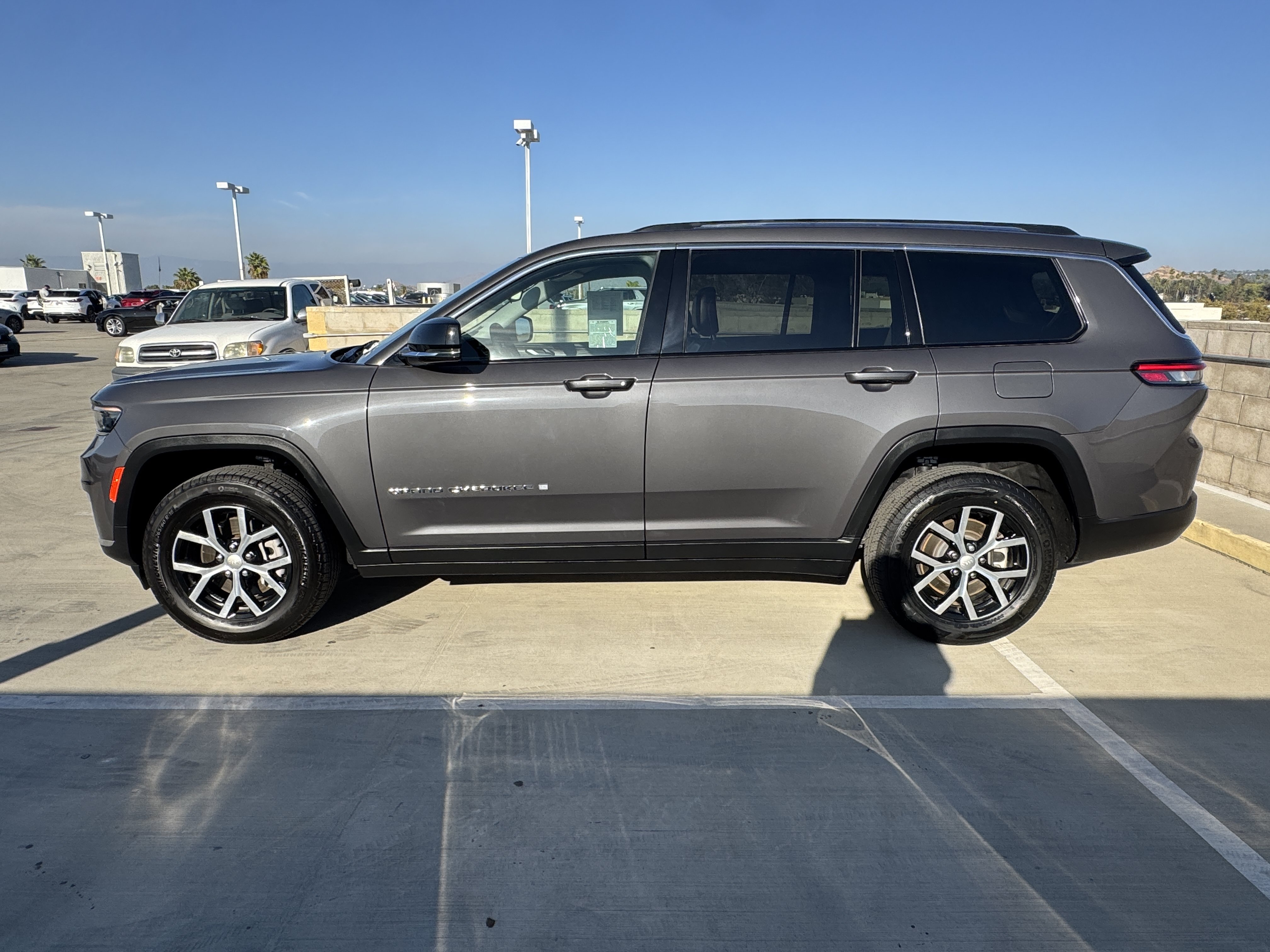 Used 2024 Jeep Grand Cherokee L Limited RWD image 6