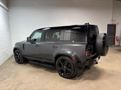 Used 2024 Land Rover Defender 110 V8 image 10
