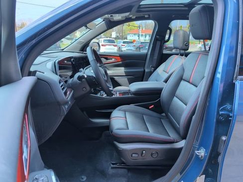 Used 2025 Chevrolet Traverse RS w/ LPO, Floor Liner Package image 12