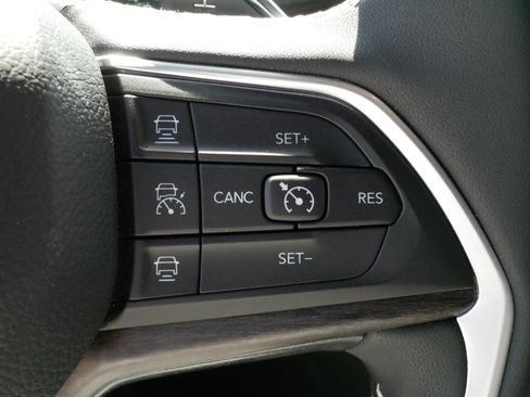 Used 2025 Jeep Grand Cherokee Limited w/ Trailer Tow Package AWD/4WD image 25