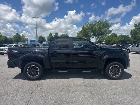 Used 2024 Toyota Tacoma TRD Sport AWD/4WD image 4