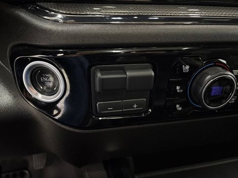 Used 2025 Chevrolet Silverado 2500 ZR2 w/ Technology Package AWD/4WD image 20