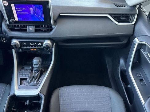 Used 2025 Toyota RAV4 XLE AWD/4WD image 27