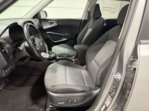 Used 2023 Kia Soul EX image 15