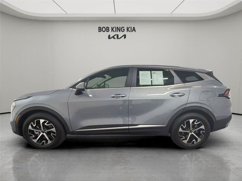 Used 2024 Kia Sportage EX FWD image 2