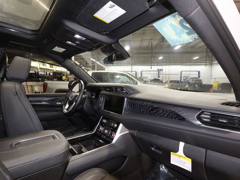 Certified 2024 GMC Yukon XL Denali w/ Denali Reserve Package image 30