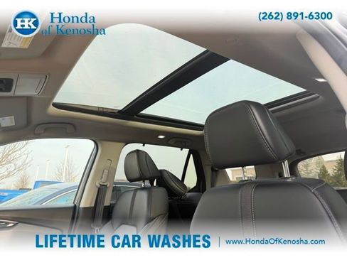 Used 2025 Honda Pilot Touring image 5