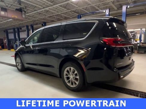 New 2026 Chrysler Pacifica Select image 6