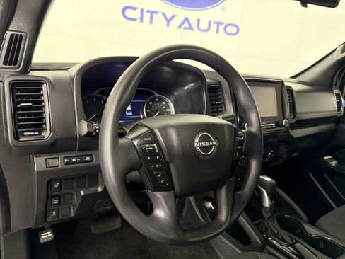 Used 2023 Nissan Frontier SV w/ Midnight Edition Package image 18