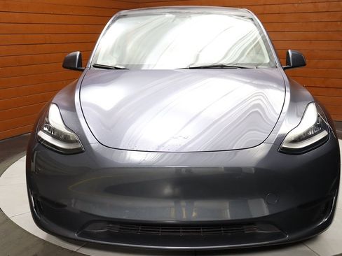 Used 2022 Tesla Model Y Long Range image 2
