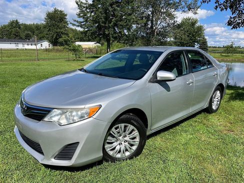 Used 2014 Toyota Camry LE FWD image 1