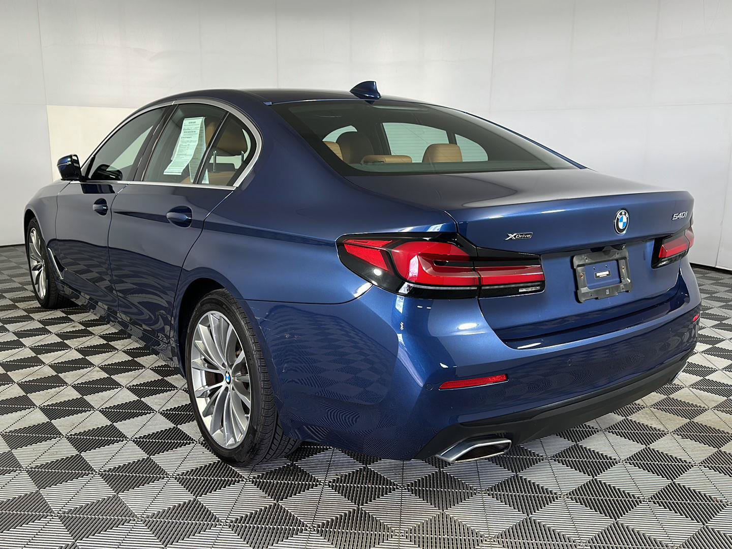 Used 2022 BMW 540i xDrive AWD/4WD image 25