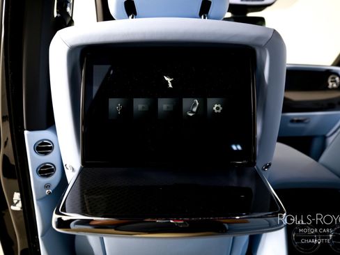 New 2026 Rolls-Royce Cullinan Black Badge image 21