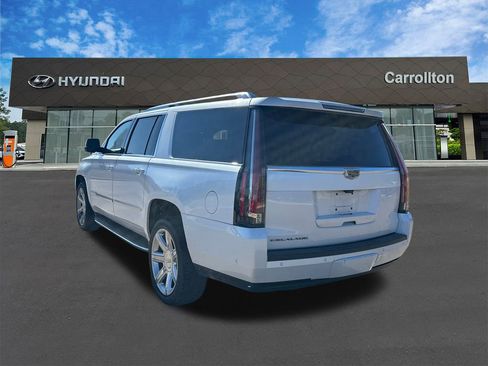 Used 2020 Cadillac Escalade ESV Premium Luxury image 7