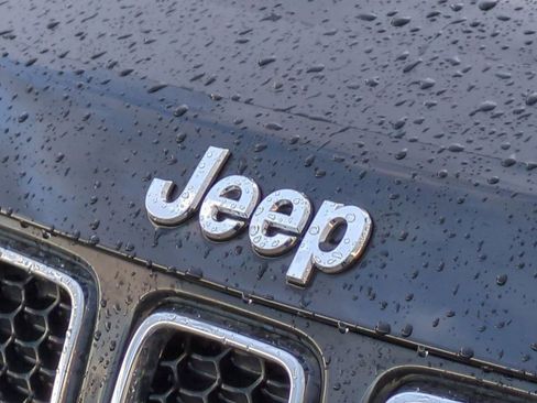 Used 2019 Jeep Compass Limited w/ Mopar Graphics Package image 12