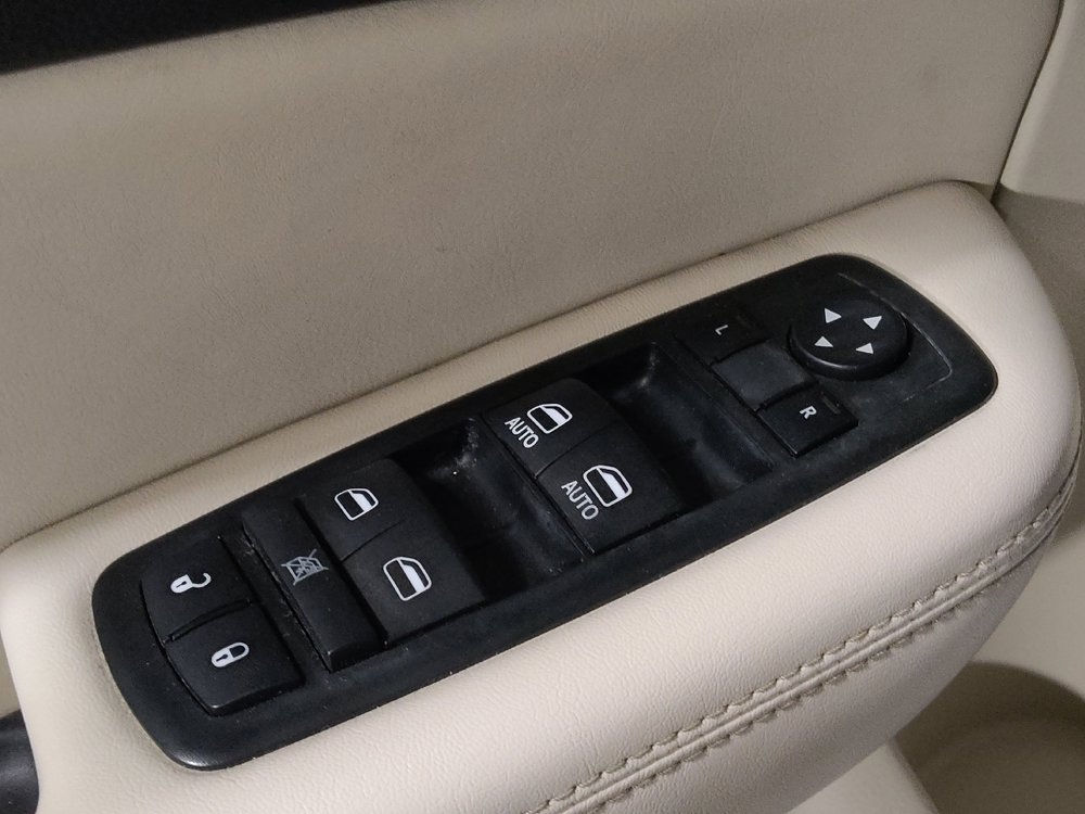 Used 2015 Chrysler 200 C FWD image 27