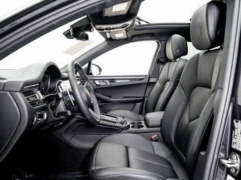 Used 2025 Porsche Macan image 6