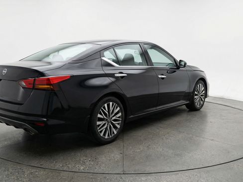 Used 2025 Nissan Altima 2.5 SV image 9