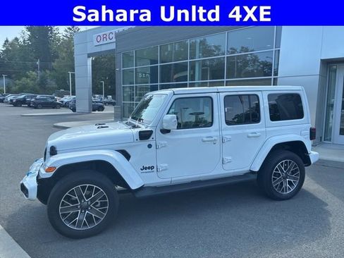 Used 2022 Jeep Wrangler Unlimited Sahara image 2