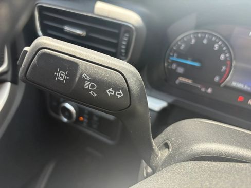 Used 2023 Ford Explorer XLT w/ Equipment Group 202A AWD/4WD image 19
