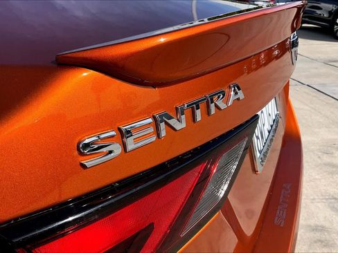 Used 2021 Nissan Sentra SR w/ SR Premium Package image 9