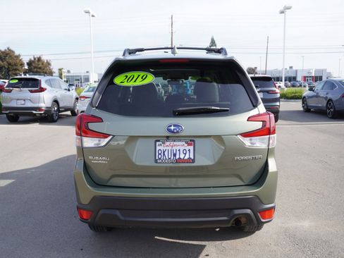 Used 2019 Subaru Forester Premium image 10