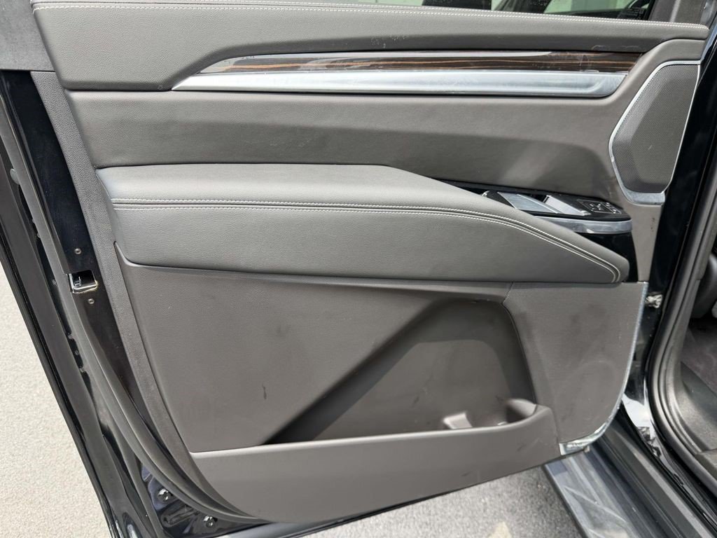 Certified 2025 Cadillac Escalade ESV Premium Luxury AWD/4WD image 14