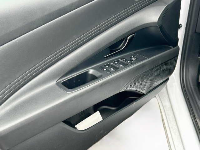 Certified 2025 Hyundai Elantra SEL FWD image 7