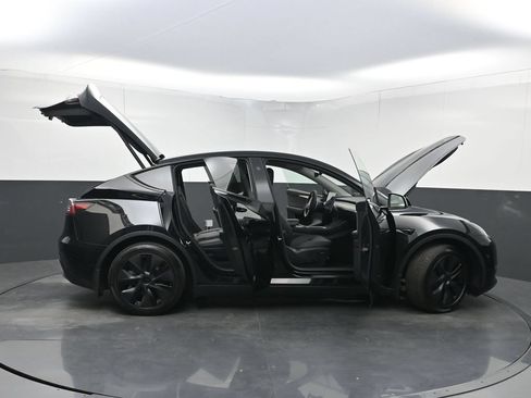 Used 2025 Tesla Model Y Long Range AWD/4WD image 32