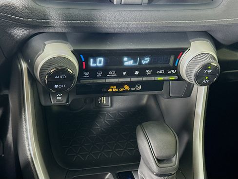 Used 2025 Toyota RAV4 XLE image 23