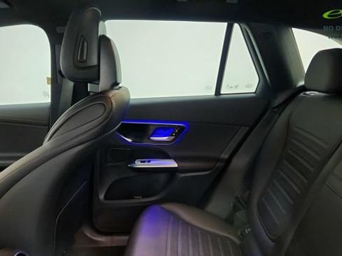 Used 2025 Mercedes-Benz GLC 300 4MATIC image 31