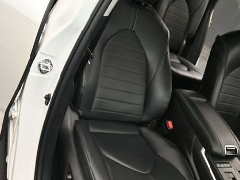 Used 2022 Toyota Highlander XLE image 13