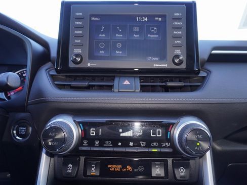 Used 2020 Toyota RAV4 XLE image 19