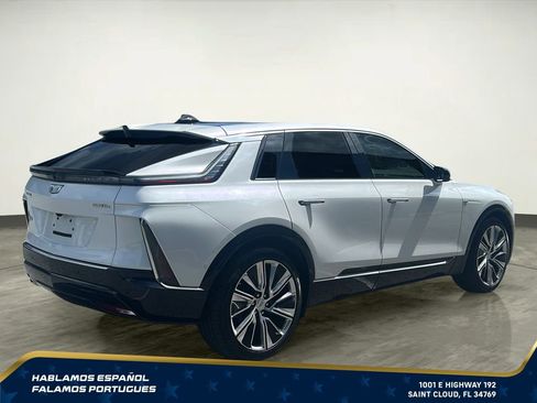 Used 2025 Cadillac Lyriq Luxury w/ LPO, Floor Liner Package AWD/4WD image 6
