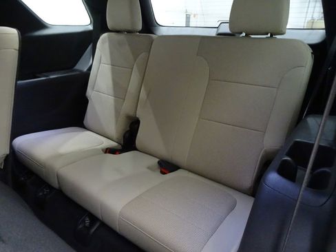 Used 2023 Chevrolet Traverse LS image 13