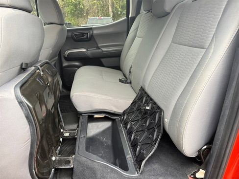 Used 2018 Toyota Tacoma TRD Off-Road image 30