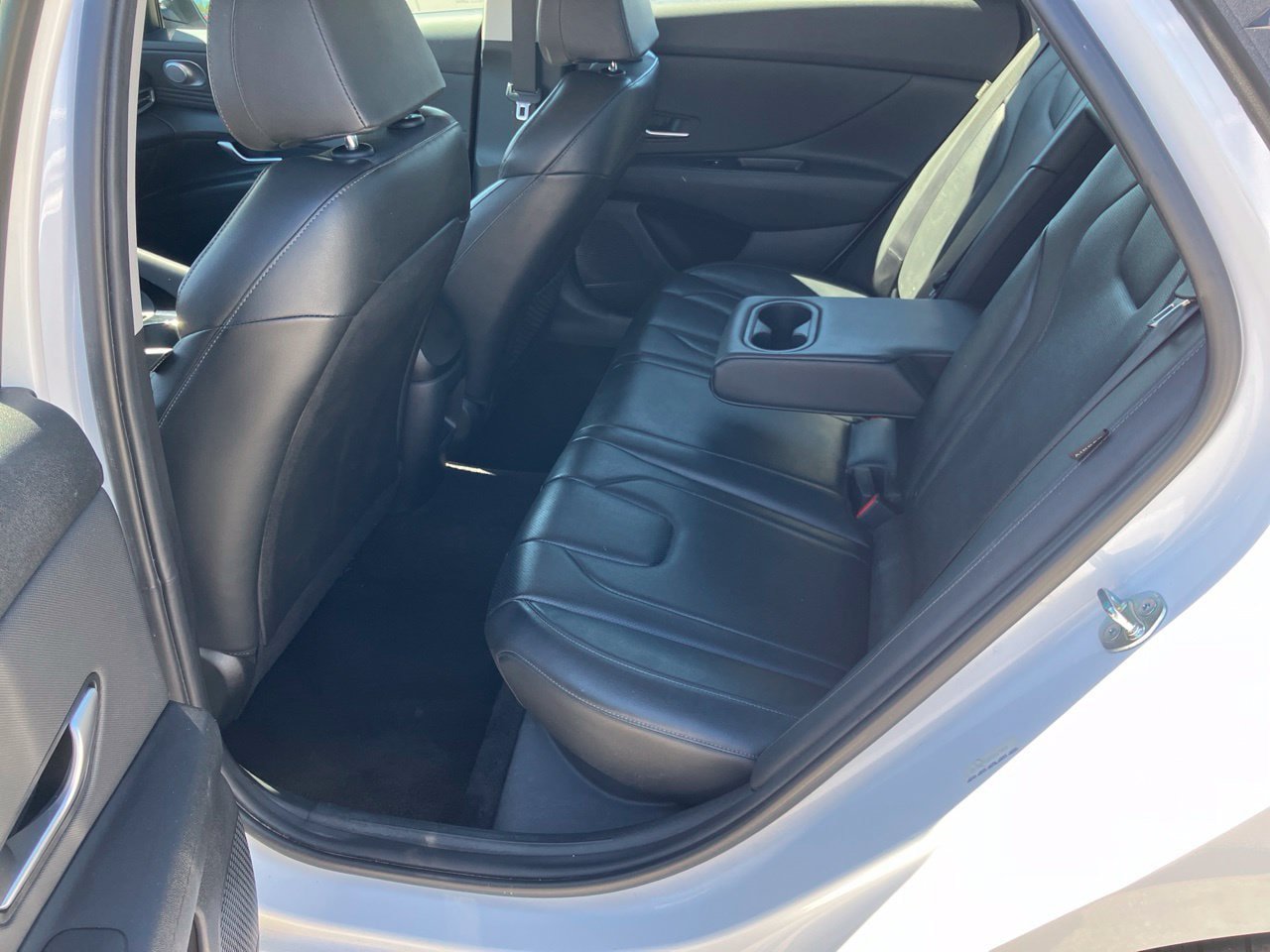 Used 2025 Hyundai Elantra Limited FWD image 8