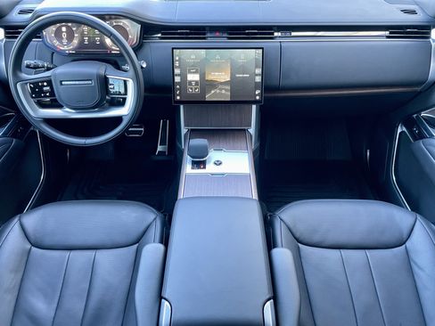 Used 2025 Land Rover Range Rover Long Wheelbase SE image 16