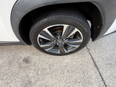 Used 2021 Lexus UX 200 w/ Premium Package FWD image 10