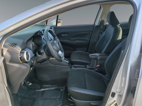 Used 2023 Nissan Versa SV image 9