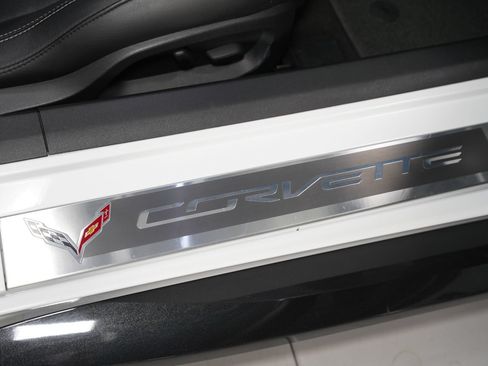 Used 2017 Chevrolet Corvette Z06 w/ Chrome Badge Package RWD image 31
