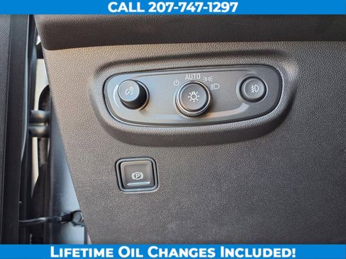 Used 2023 GMC Terrain SLT image 12