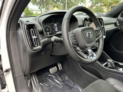 Used 2022 Volvo XC40 T5 R-Design image 20